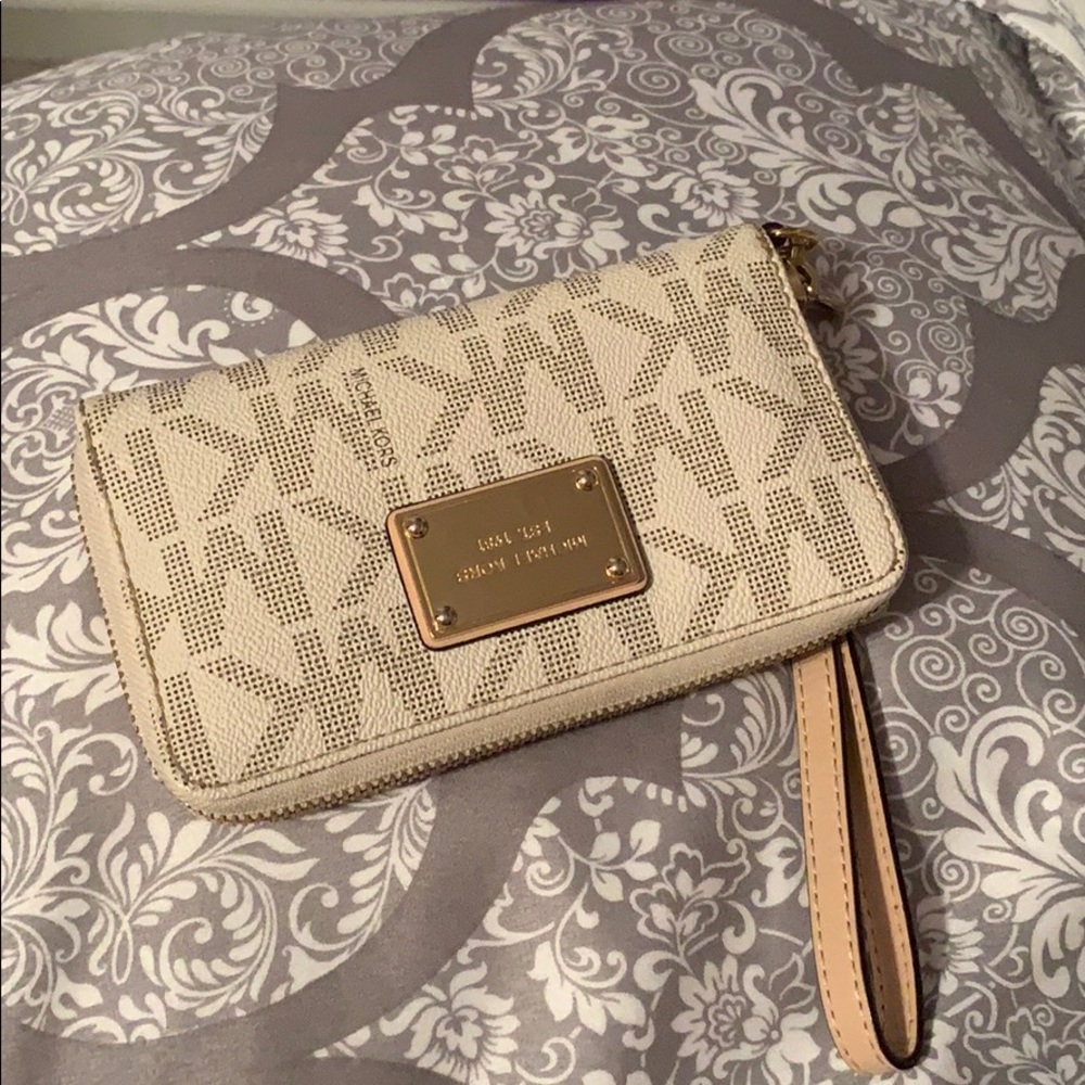 Michael Kors wristlet